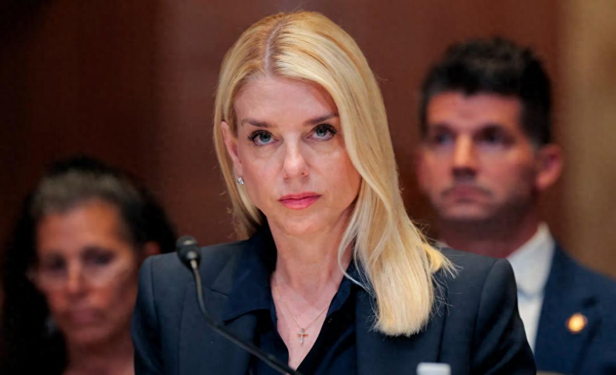 ·特朗普内阁大换血：为复仇计划扫清障碍，司法部彻底转向
 
特朗普在第二任期接连