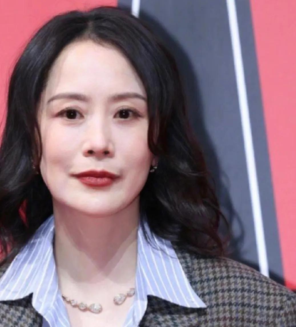 海清，这回是真让人摸不着头脑。还记得那个“国民媳妇”吗？你能相信这变化吗？这个问