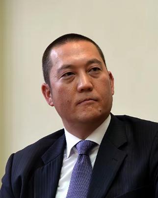 台湾创投圈的大佬蒋友松最近砸出了一个让整个岛内政坛炸锅的决定，他要强行搬走两口停