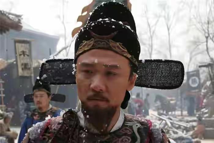 《大明王朝1566》中富商沈一石为什么穿布衣食粗粮，用粗碗喝开水？

刘和平很喜