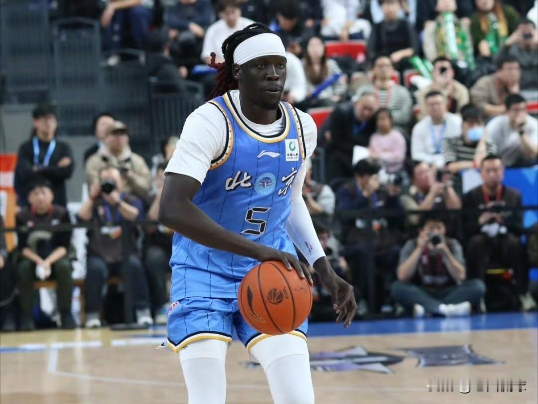 再见努尼！希望下一个能好点…北京北汽已经与奥莫特解约，图中是对阵辽宁他最后一次为