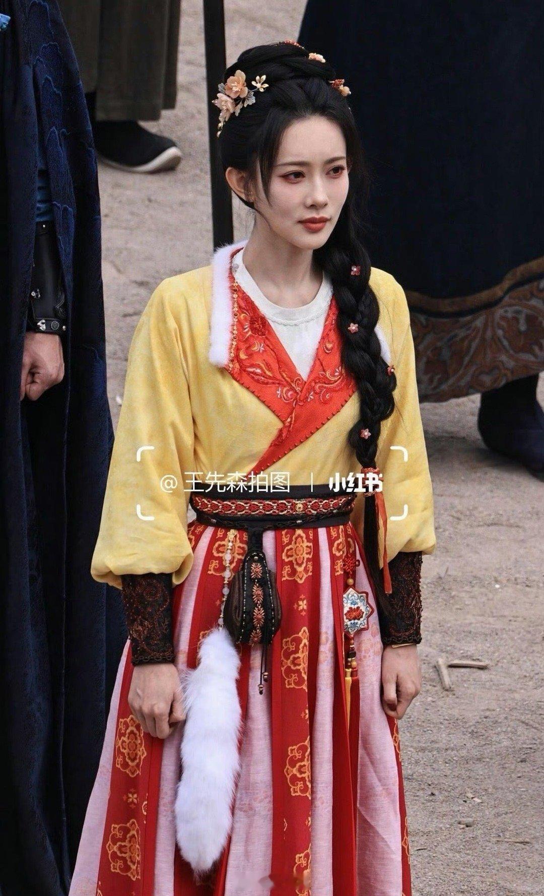 横店在拍古偶剧女主生图路透哇塞了，横店居然有这么多在拍古偶剧啊！林允、田曦薇、虞