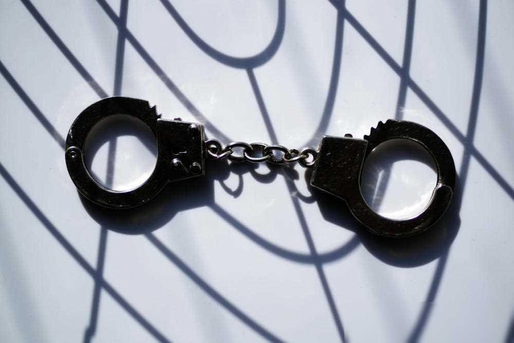 在最高人民检察院公布的一系列典型案例中，一起涉及假醉酒诱导男性发生性关系后敲诈钱