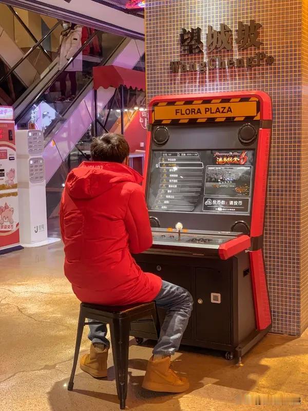 通关《魂斗罗》那感觉，就像打了一场超刺激的胜仗！这游戏设定在2633年，外星恶魔