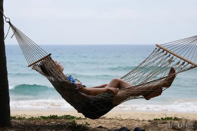 成年人的世界，有一条迟早要明白的真相：你在别人口中的样子，往往与你本身无关，而只