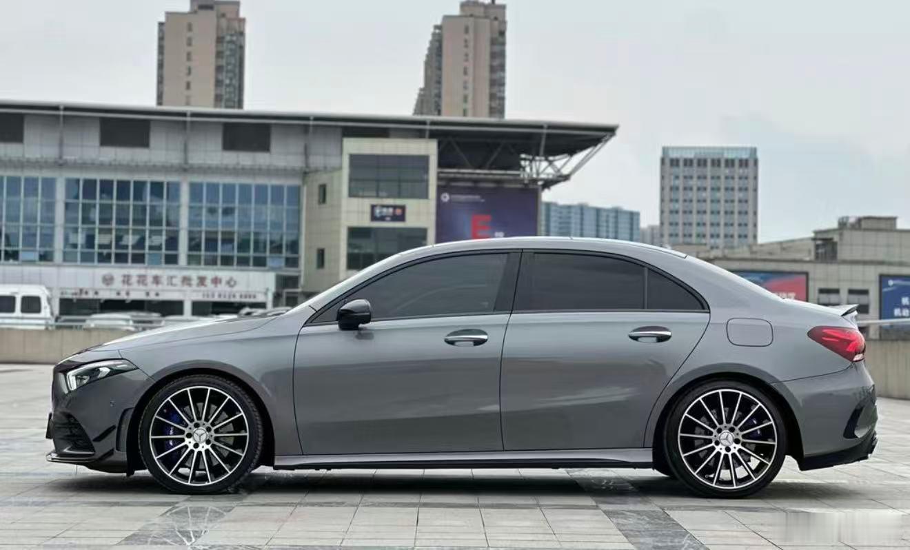 济南、潍坊等多地奔驰4S店现28万提AMG A35L的优惠，这款曾加价提车的性能