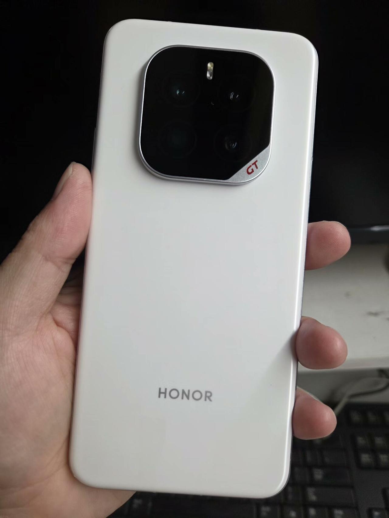 双十一刚开始，荣耀就来了个大惊喜。荣耀GT Pro3千多就能到手16+512，这