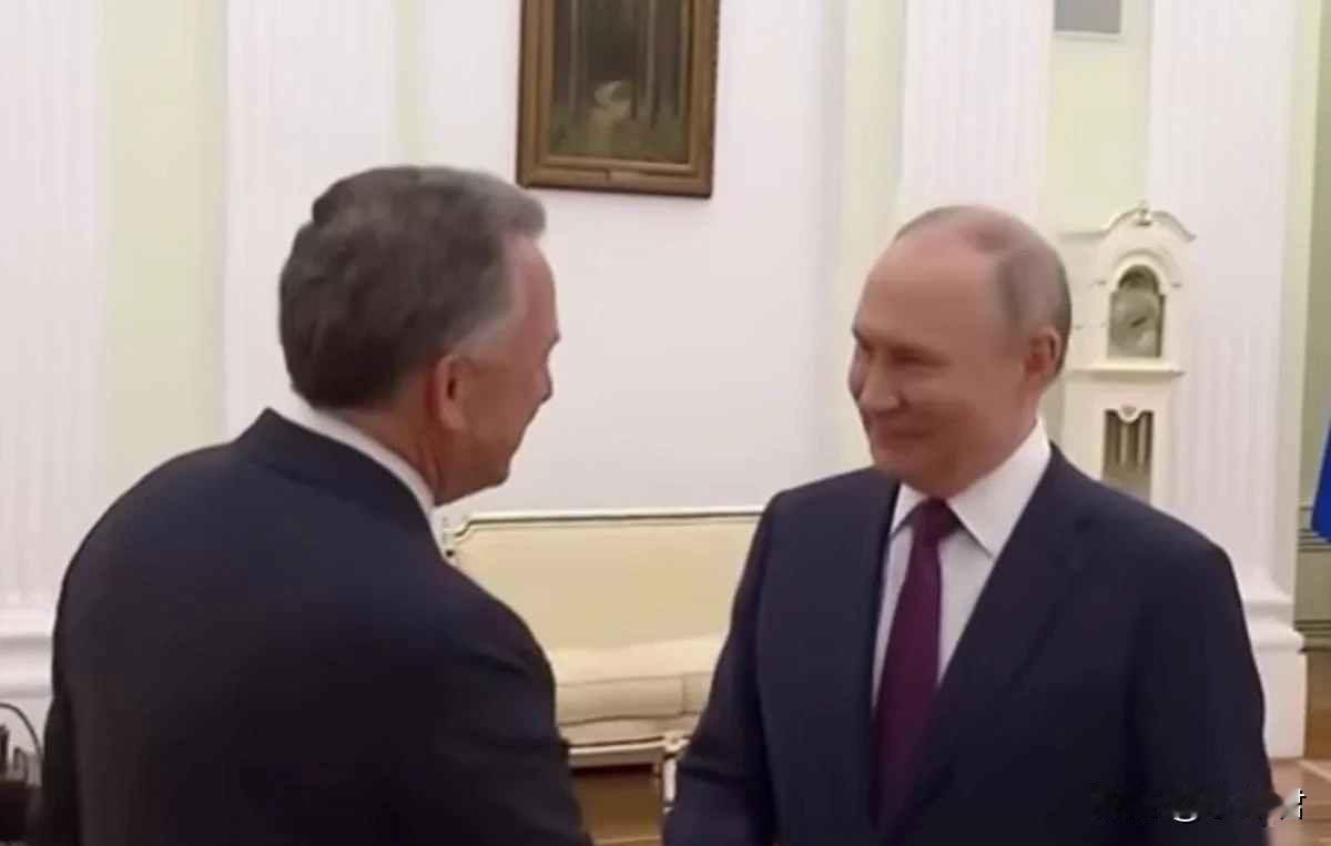 普京拒和局中局，特朗普使团莫斯科空手归，和平协议背后谁在操盘？

近日英国《独立