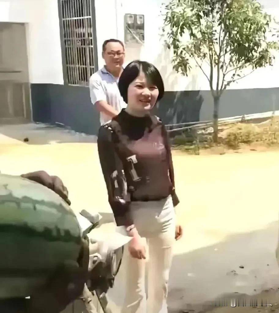 性侵女下属的县委书记毛奇有了最新消息，当年毛奇和李佩霞好得穿一条裤衩子，现在毛奇