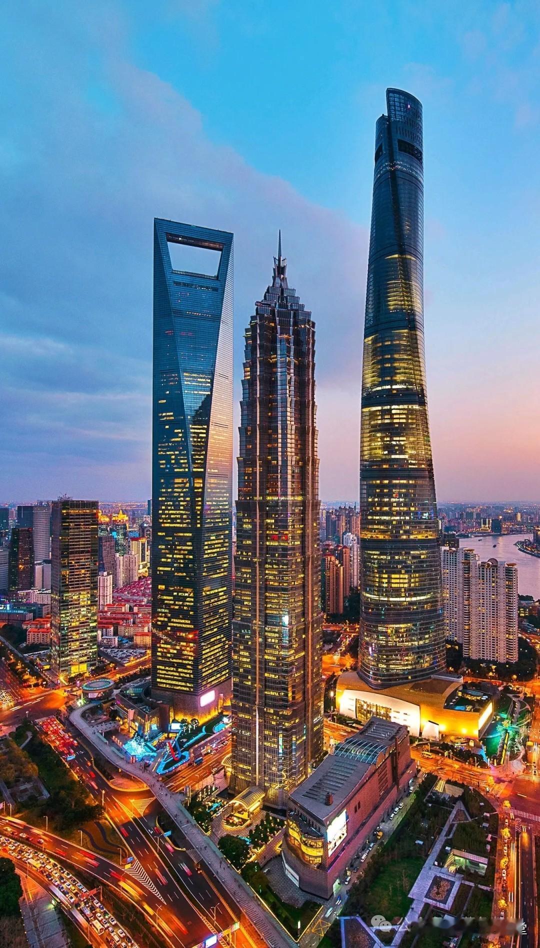 上海试点房产税：做第一个

——
——很多事情半辈子都不一定明白。每比如逢楼市风