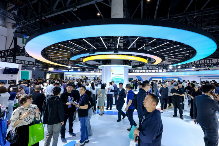 AI赋能教育全场景 希沃亮相第87届中国教育装备展