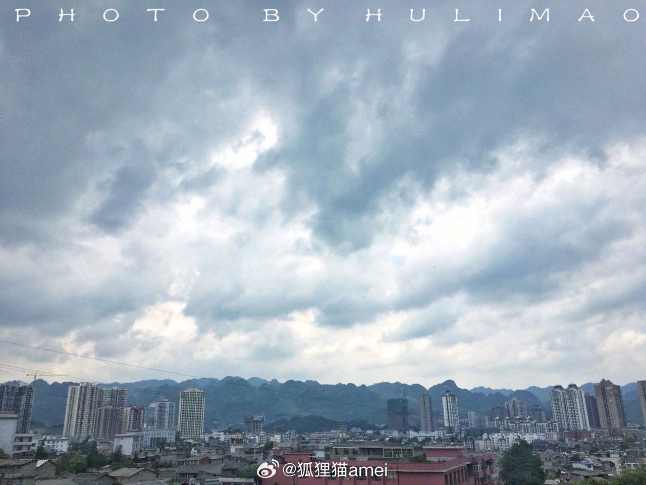 比想象中更有味道的古城，走过一条集市，感受当地的文化。从早吃到晚，苞谷粑粑，锅粑