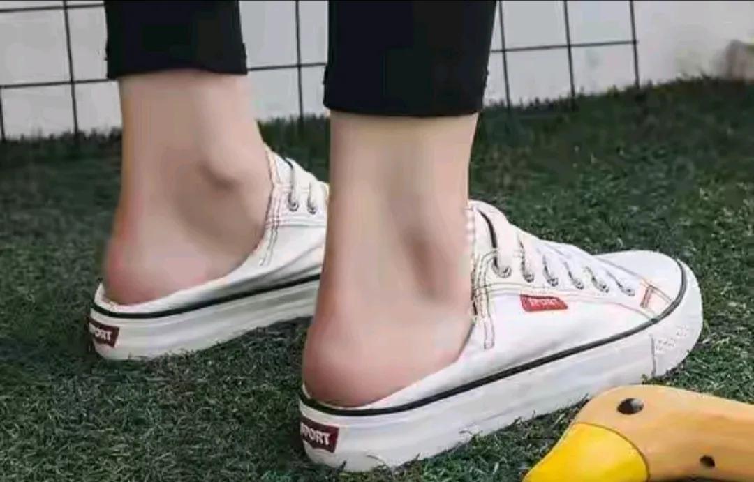 趿拉着鞋子走路，在上海和苏南方言里有统一的说法，就是“拖鞋皮头”，在苏南的有些地