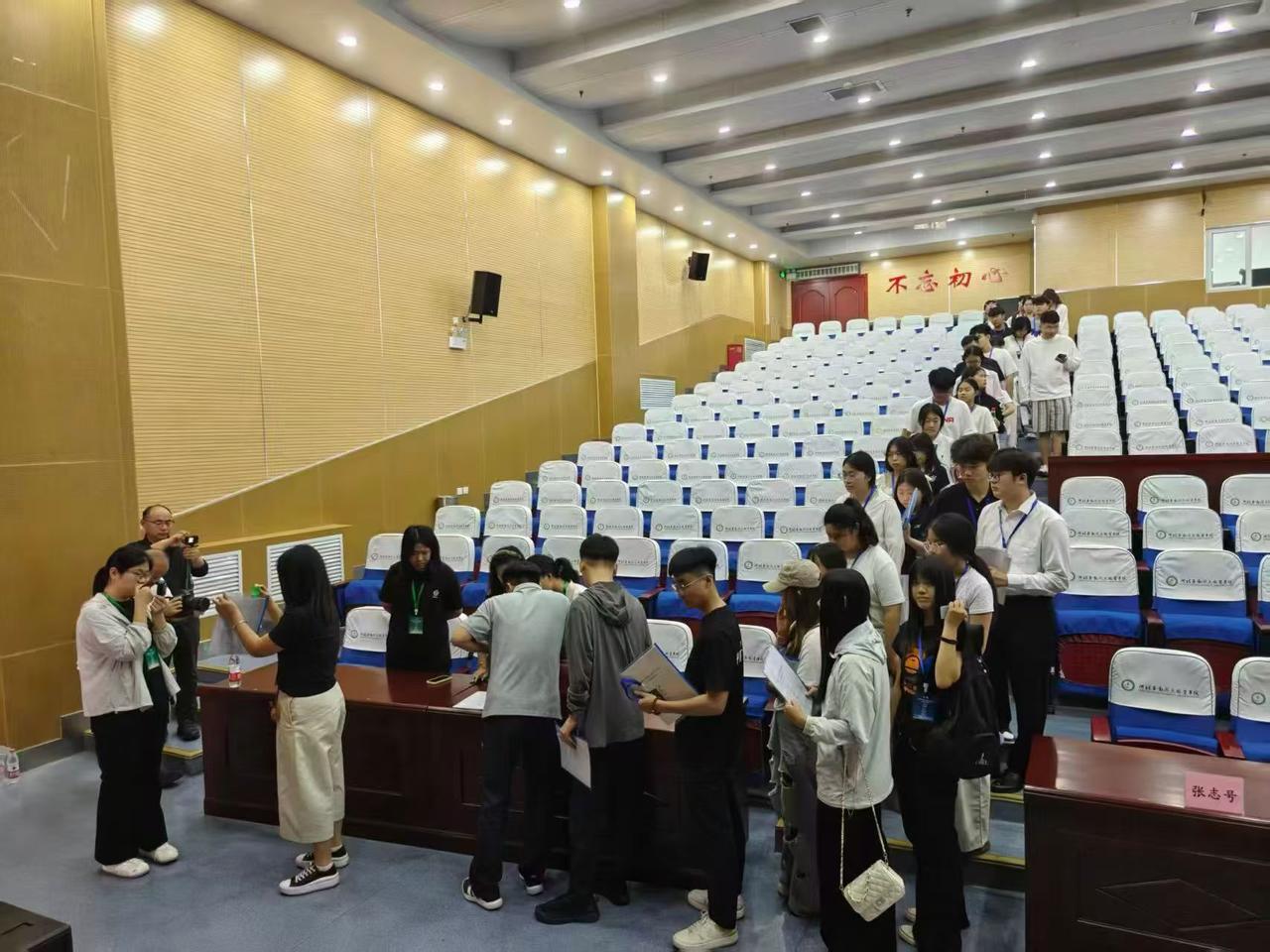 每年填志愿，无数家长只盯着校名、分数线、校园环境，却忽略最核心的一点：选大学本质
