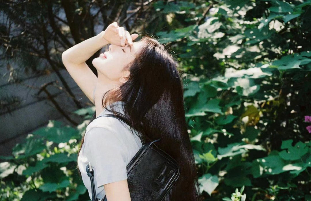 鞠婧祎苏绿夏 🍊💙鞠婧祎万花世界 “你平时用什么香水 我买一瓶用来想你.” 