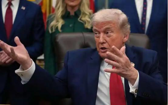 近期，懂王再度抛出离谱要求，点名中国、英法日韩等国，强制要求各国派遣军舰前往霍尔