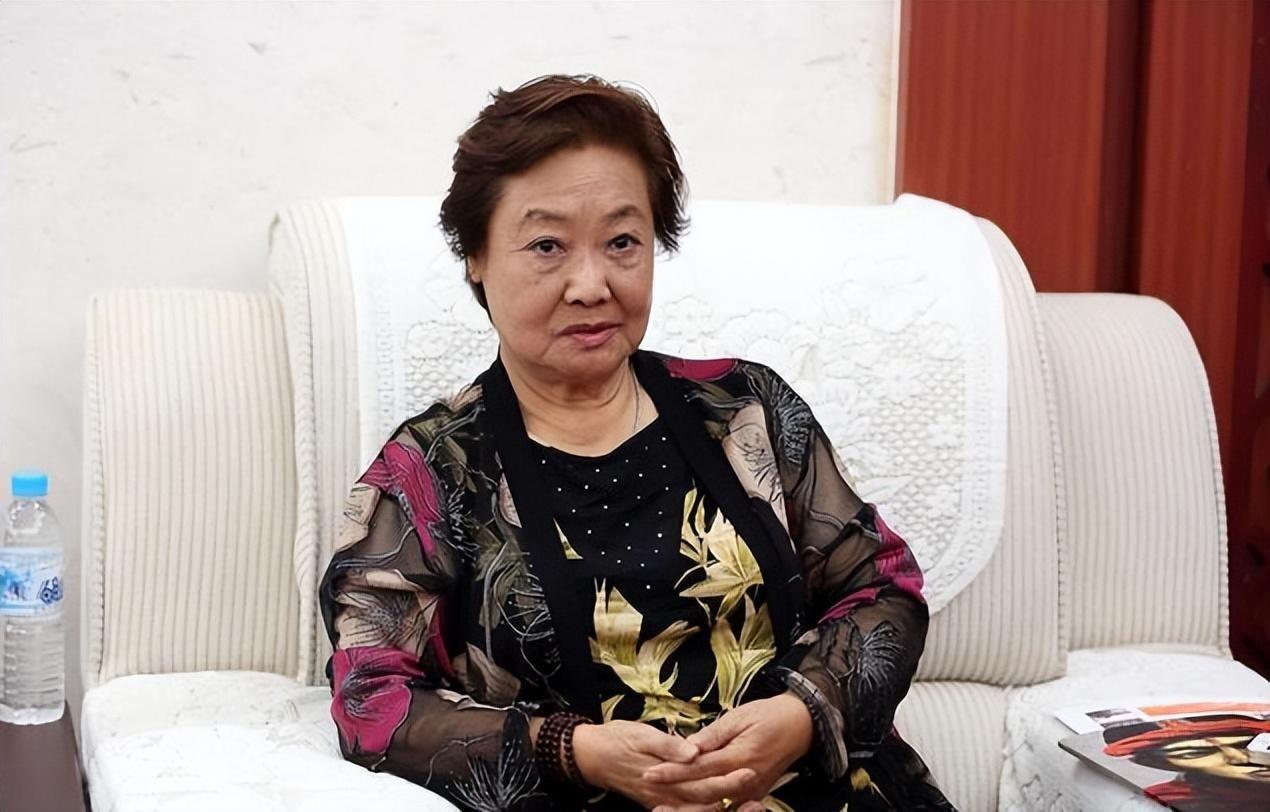 母亲连生五个男孩才盼来她，却连一口母乳都喝不上，一代歌后郭兰英的童年到底有多绝望