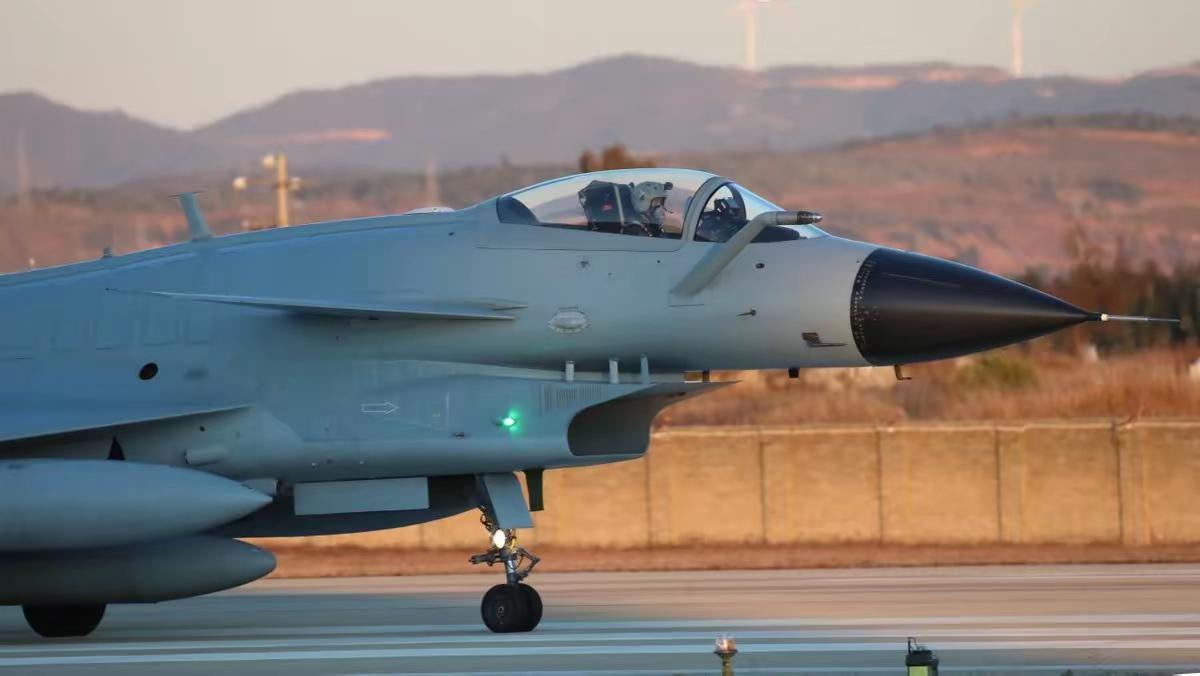 像极了某个表情包[笑哭]有谁知道[白眼][白眼]