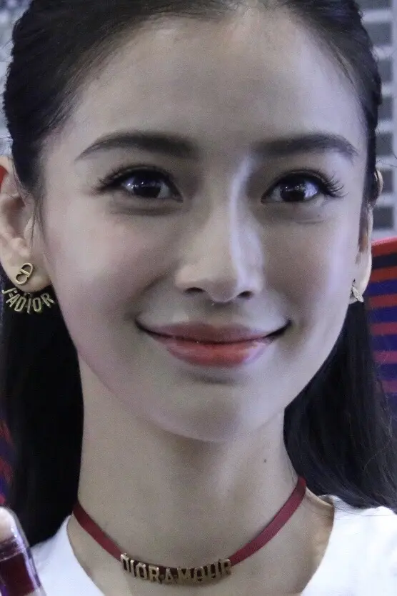 杨颖。