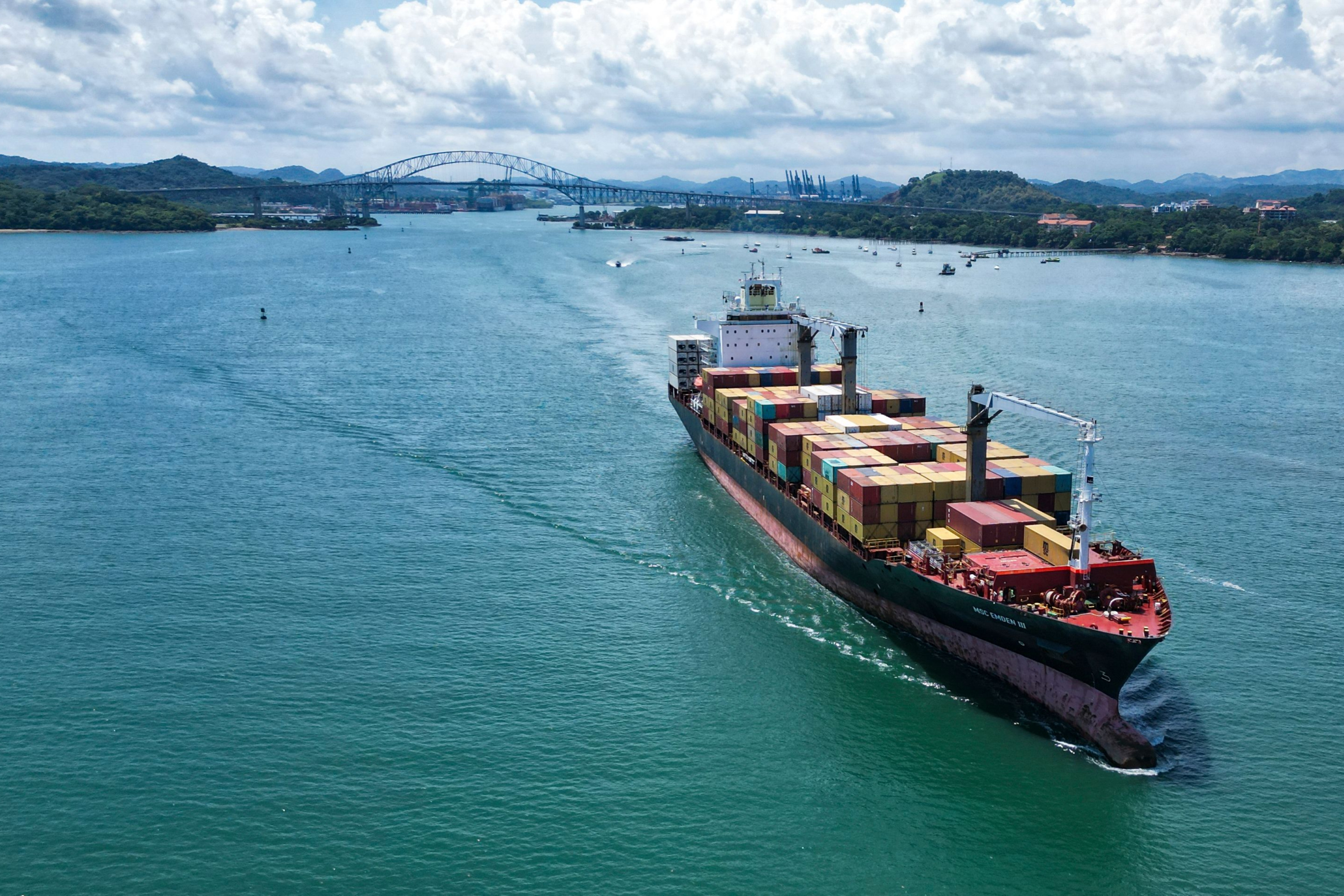 【#特朗普向巴拿马总统致信示好# 】据埃菲社11月1日报道，美国总统特朗普致信巴