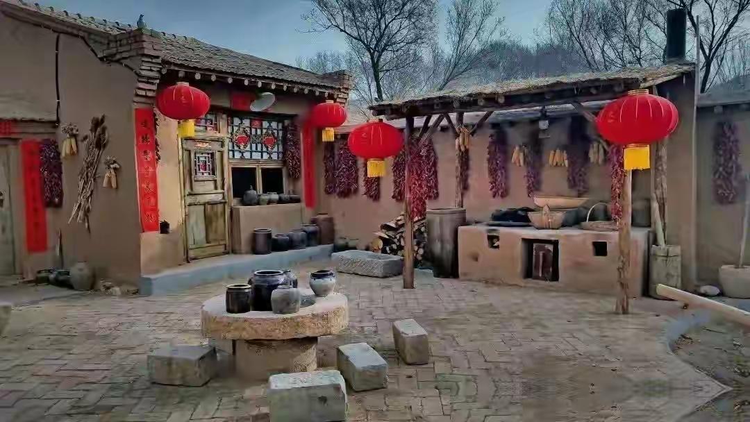 农家乐没人了，开农家乐的人，乐了好几年，一盘土鸡199块，一盘青菜59块 ，晚上