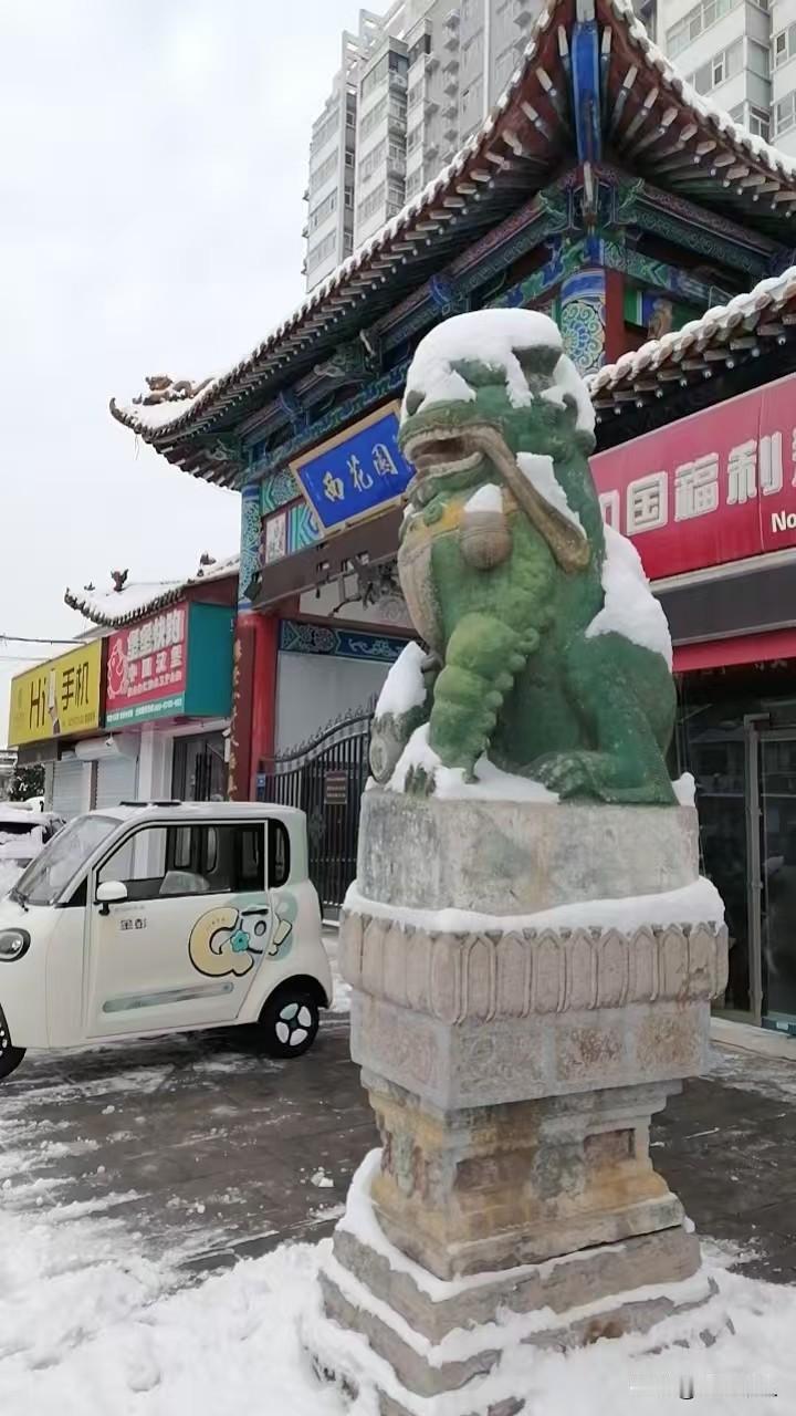 西花园始建于明末清初，原是富商的私人花园，因坐落于城西而得名。日寇侵占运城时期，