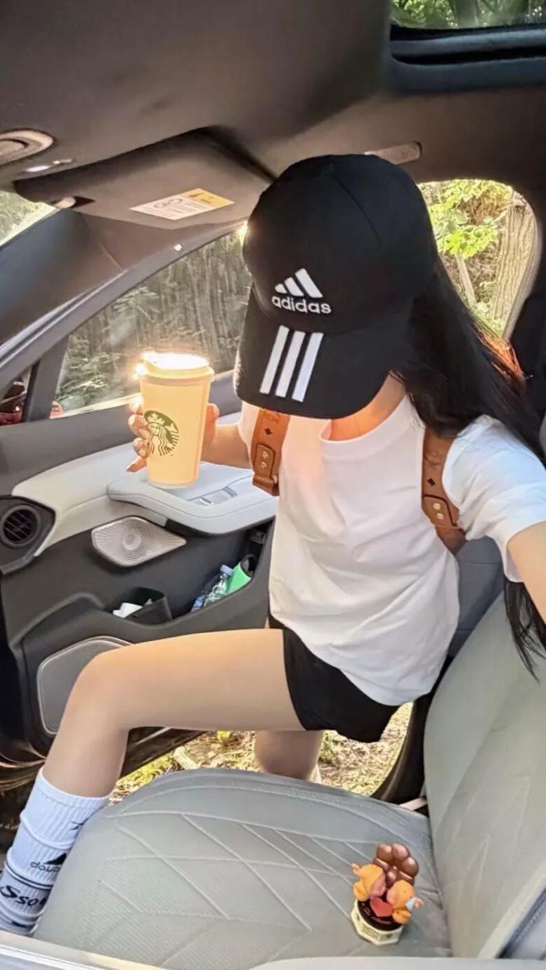 老爸专车接送，还附赠咖啡，这待遇，我飘了☕️

昨晚刚从长兴杀回合肥
老爸已经等