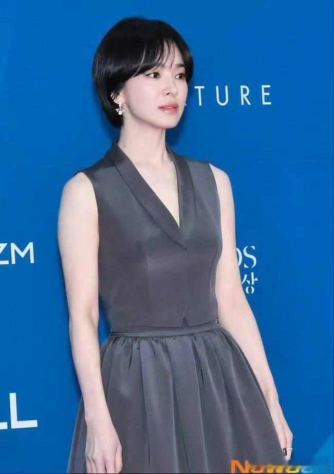百想红毯百想红毯女明星新闻图：宋慧乔、秀智、IU、李惠利，四位美女各有各的美~ 