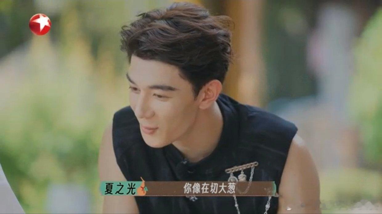 #国医少年志##王艺瑾切药像切大葱# 看王艺瑾切白芍，尽显独特魅力。 ​​​