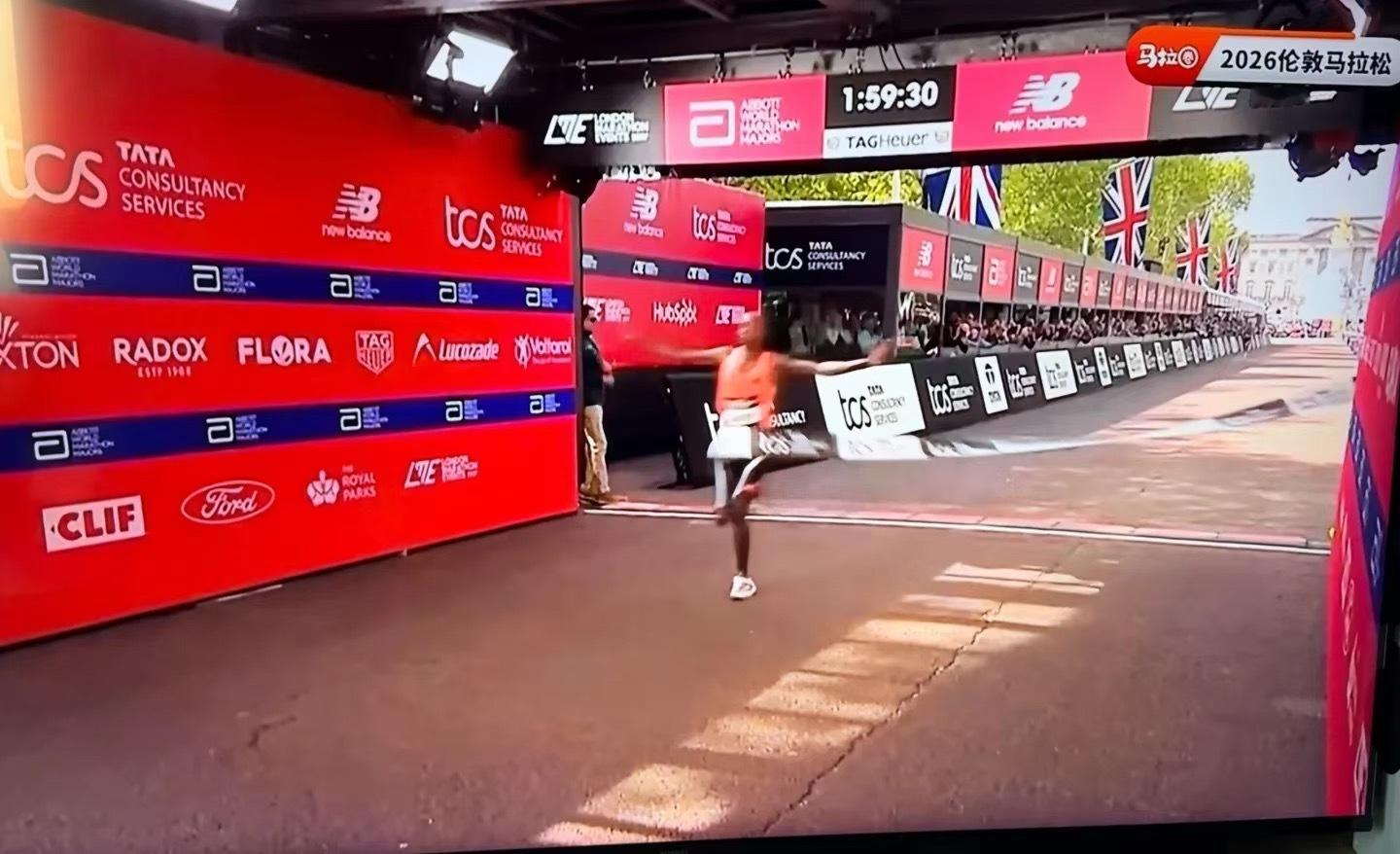 人类马拉松正式突破2小时 人到底还有多少潜能没有被开发，天！马拉松前两名齐破2小