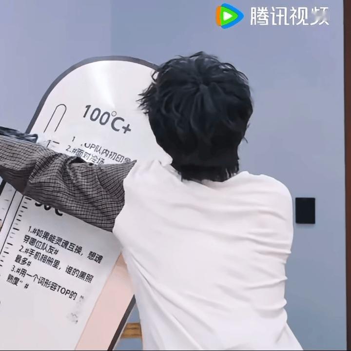 白面团变粉红面团了 
