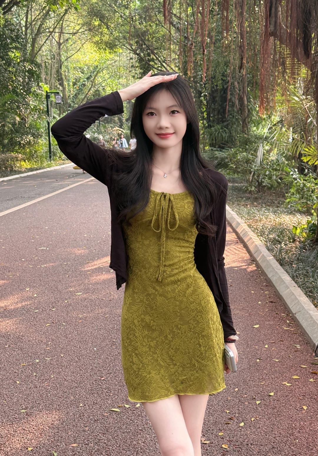 分享美女穿搭服饰