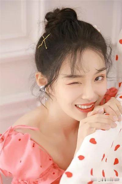 一对夫妻开了一家公司，老公先投资150万，后来亏了，老婆投资220万，地位也瞬间