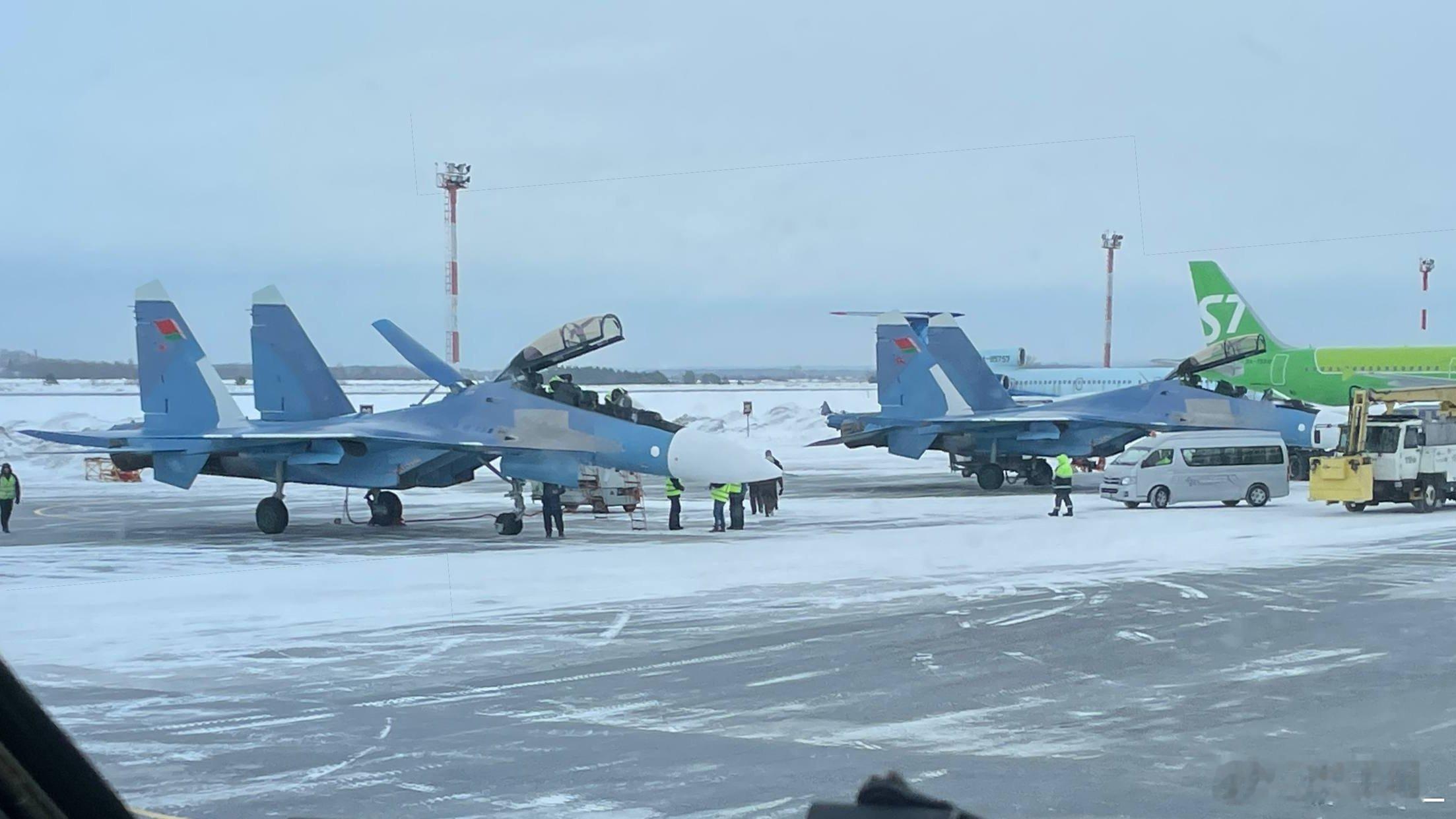 伊尔库茨克航空厂昨天向白俄罗斯交付今年第三批苏-30SM2 战斗机。 