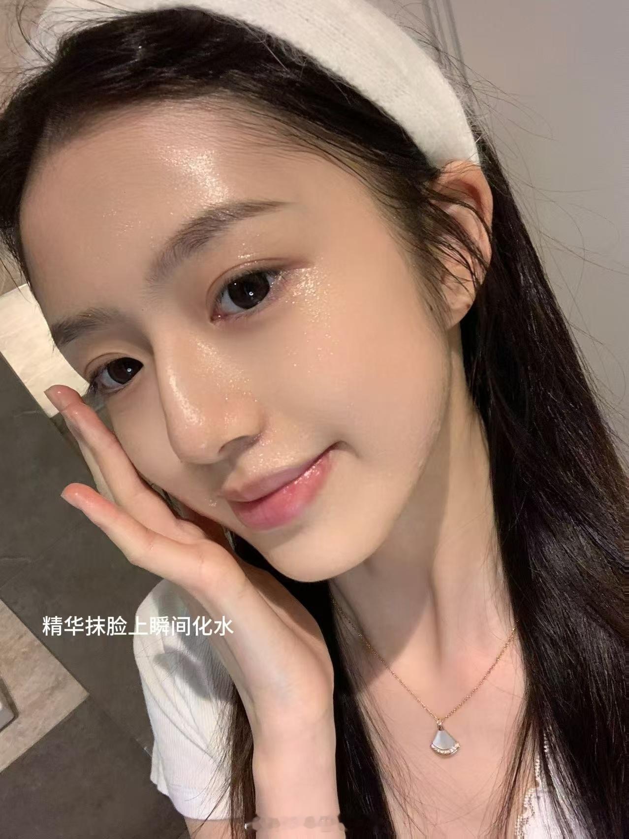 HBN的蛇年🐍新年礼盒也太漂亮喽！！很有节日氛围~出国前拿到就当我也过了中国年