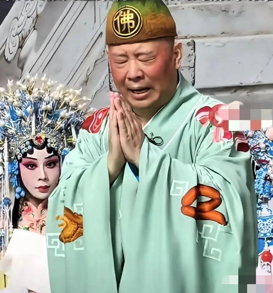 相声演员郭德纲这次在武汉演出时的“现挂”改编，这次真的挂了，停止下一站西安的商演