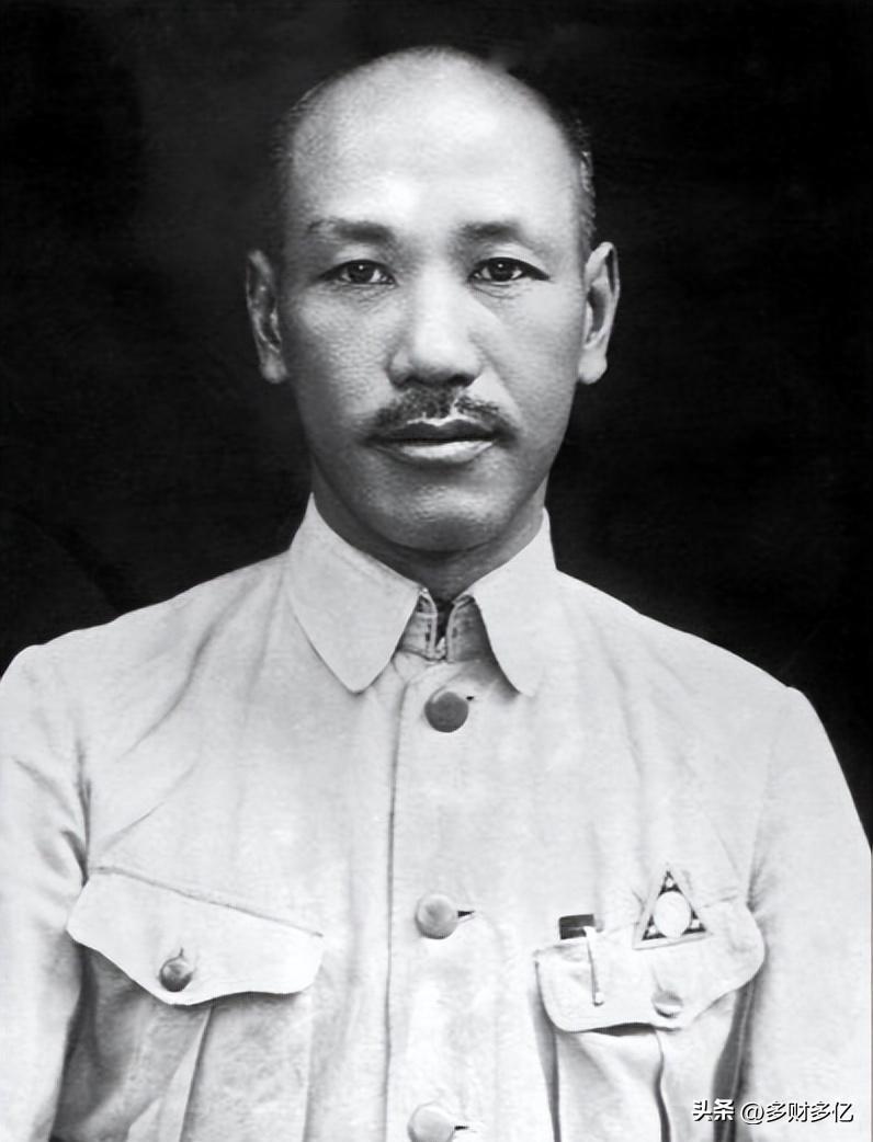 1949成都大反转！蒋介石留机抢黄埔独苗，心腹反水送门徒，结局太解气
 
194