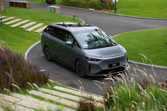 想买混动的再等等，明年“电池大战”续航越来越大混动车圈，一场静悄悄的“增重计划”