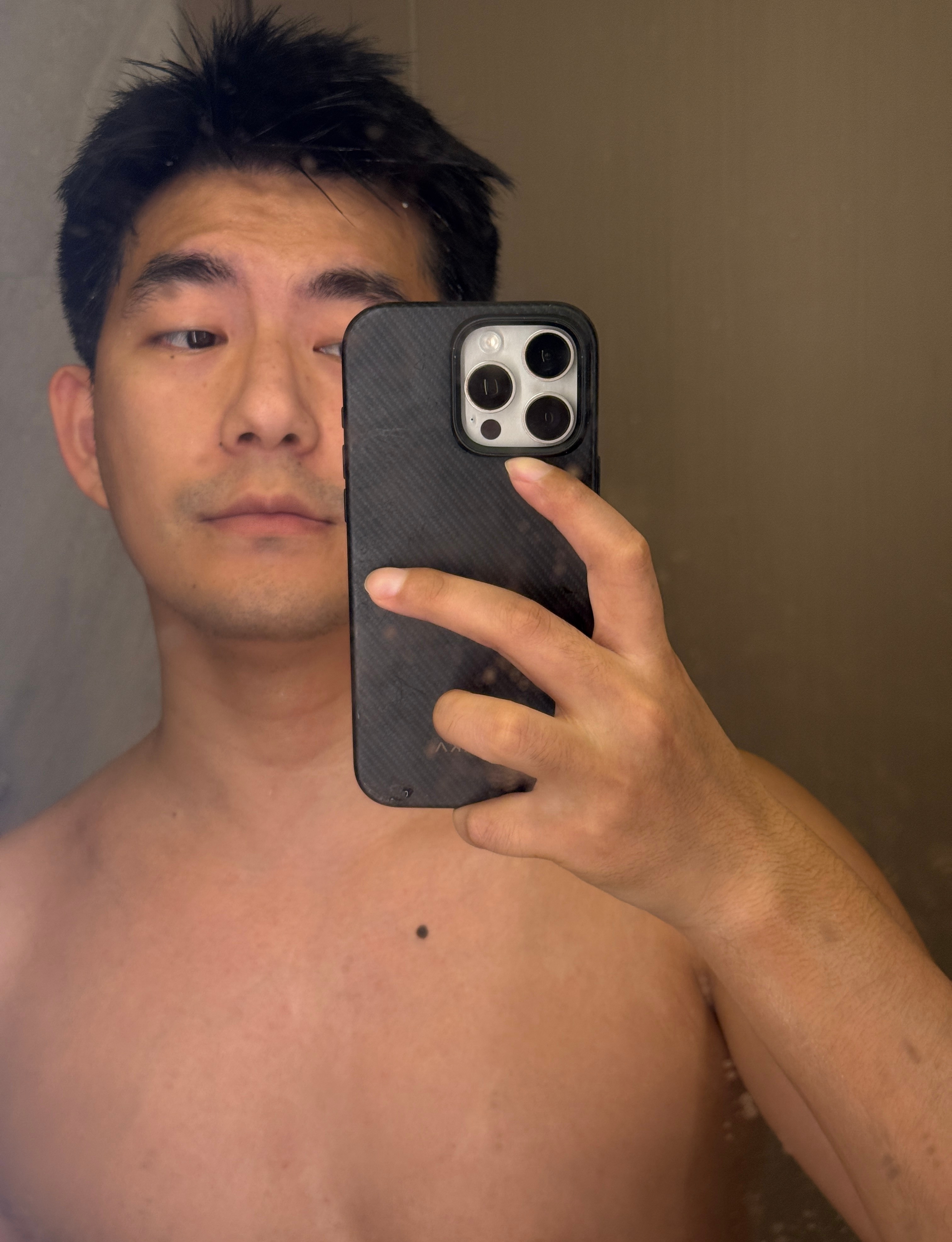 看着很清纯的脸，但你不知道下面有精液顺着大腿流下来 