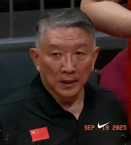 这下出名了
​不仅篮球圈，大家都看到了
​万万没有想到，中国女篮打一个俱乐部球队