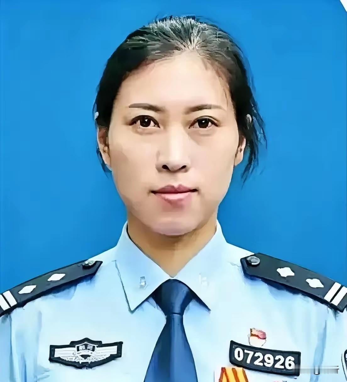 蒋敏是一名羌族女民警，1980年9月出生于四川北川，中共党员，大专学历，2001