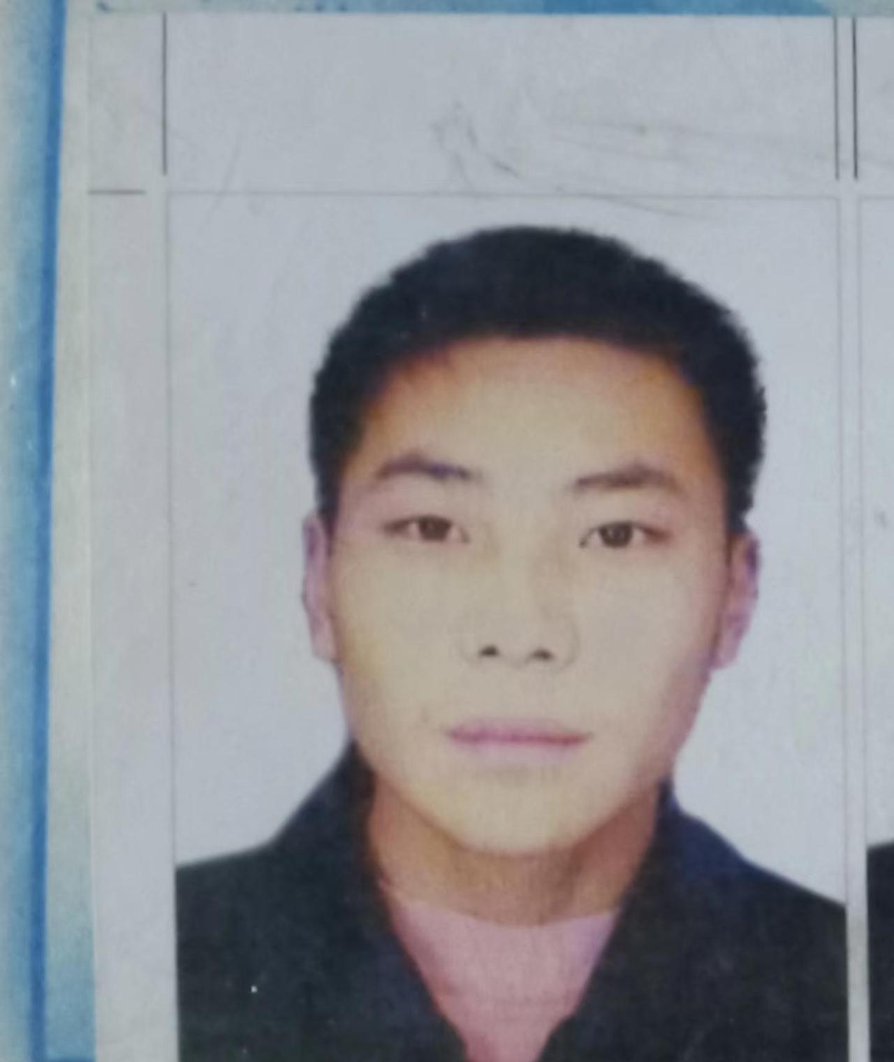 别划走了帮帮他回家吧
声明一下是帮忙转发的
我的老叔       王保华    