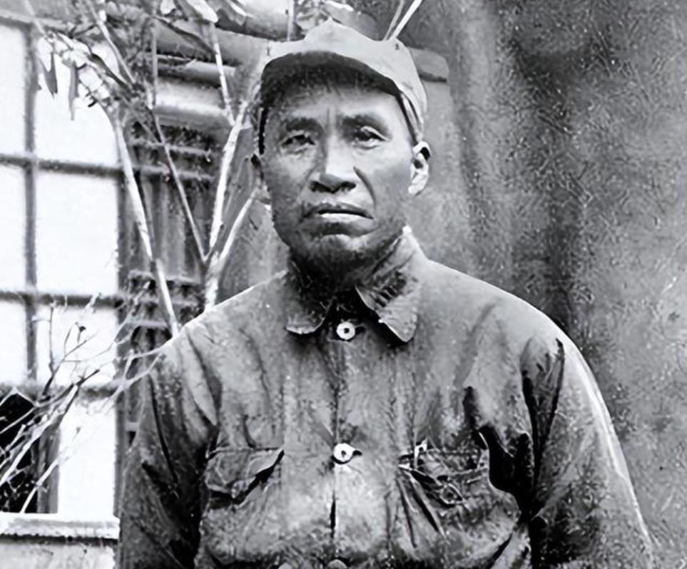 1934年春，红军即将开始长征时，朱德夫人康克清突然发现，原先在朱德身边担任贴身