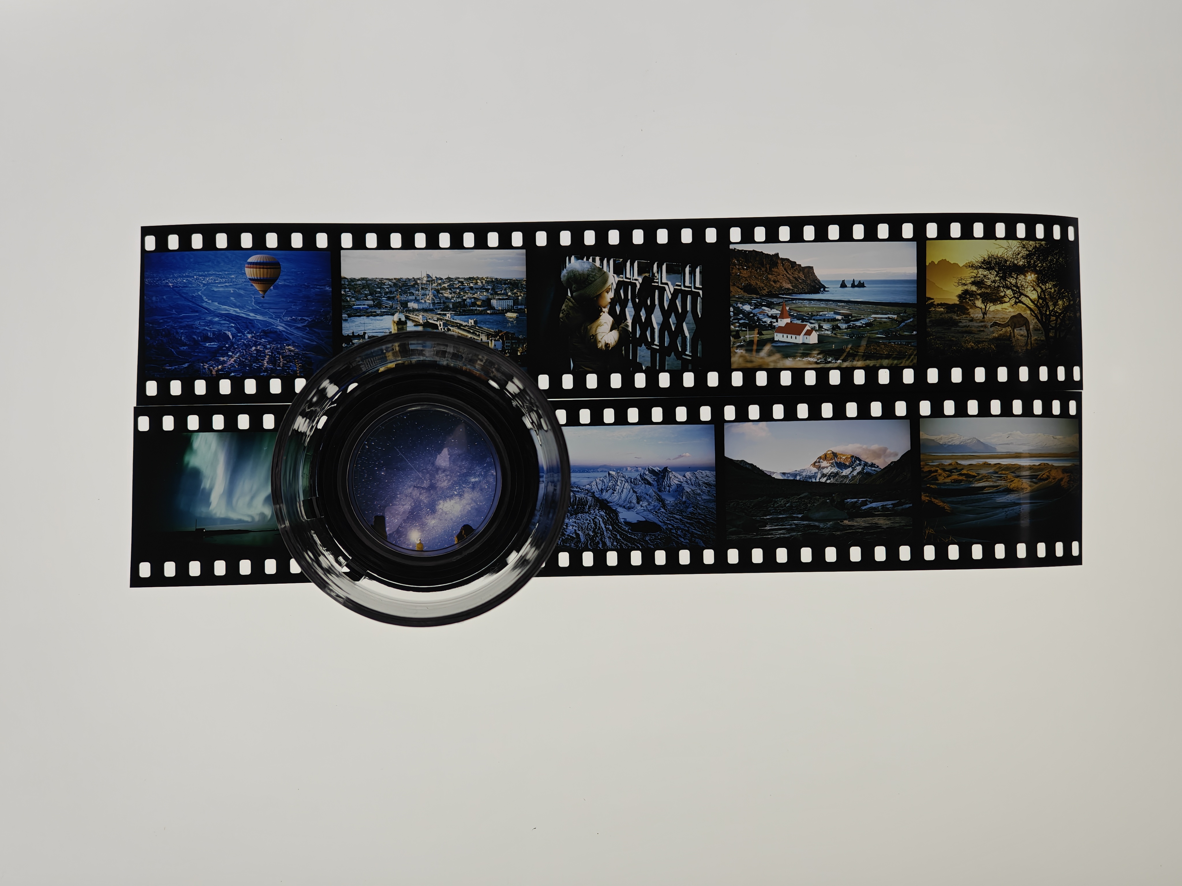 OPPO这次新品发布会的邀请函太夯了是一套胶片观景台套装，有一个10倍放大镜+复