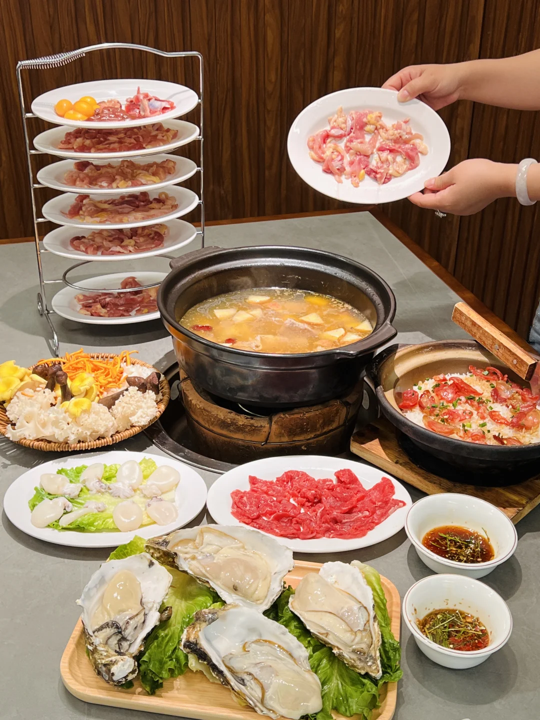 阿妈叫你过来饮鸡汤啦~ 东莞老牌滋补鸡煲🔥 永远从一碗靓汤开启～ 四...