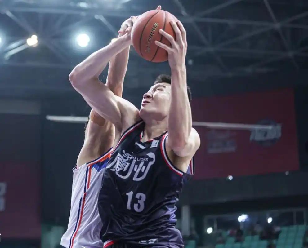 CBA重磅消息：广东拿下2.11米新援，19岁大中锋加盟，助力补强！

2026