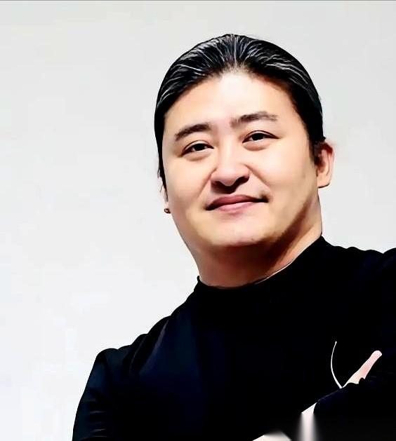 在早年的访谈节目里，李静抛给刘欢一个问题：《甄嬛传》满宫的女人，你最喜欢哪一个？
