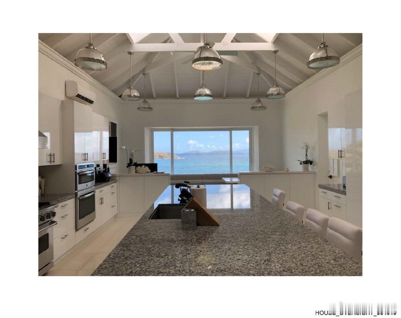 美国众议院监督委员会民主党人公布了杰弗里·爱泼斯坦位于小圣詹姆斯岛（萝莉岛）的新