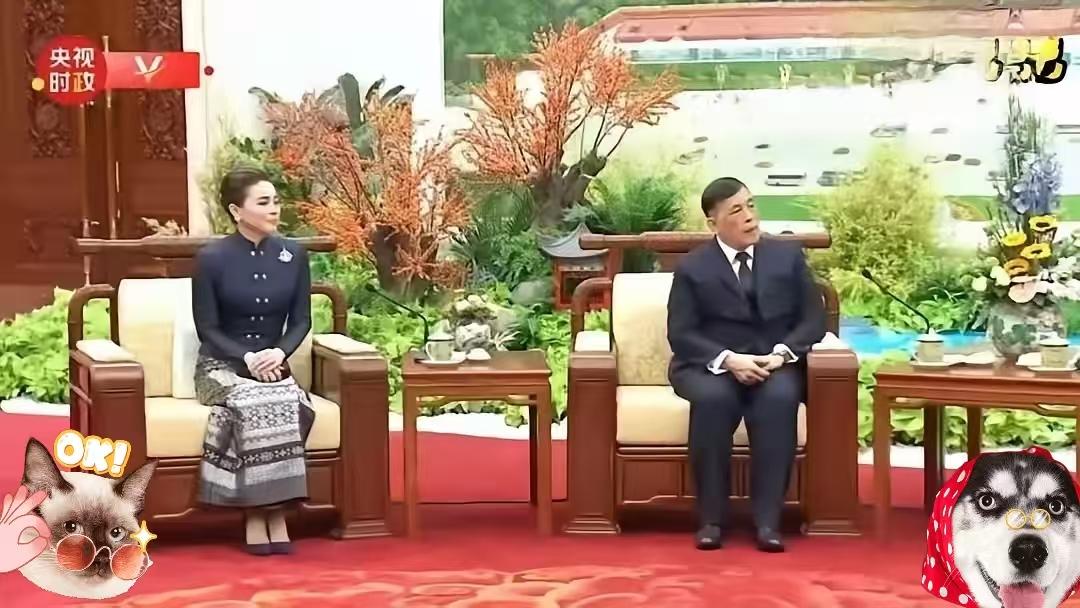 自律还是不自律，看一下泰国王后苏提达。
 
整整1小时40分钟，坐姿保持一个样，