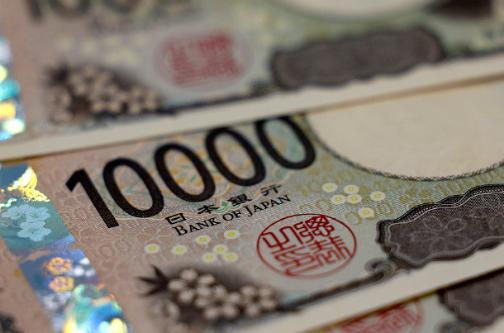 日元现在跌得有多厉害？一个月少了800亿美元，慌得日本狂砸27亿外汇只求日元别再